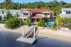 Noosa Riverfront Splendour, Ideal for Families
